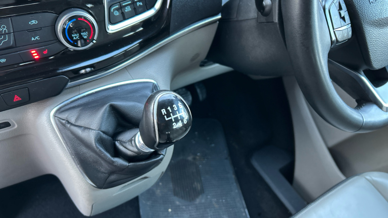 Ford Tourneo Custom Transit Custom Tourneo L2 Diesel Fwd 2.0 EcoBlue 150ps Low Roof 8 Seater Titanium